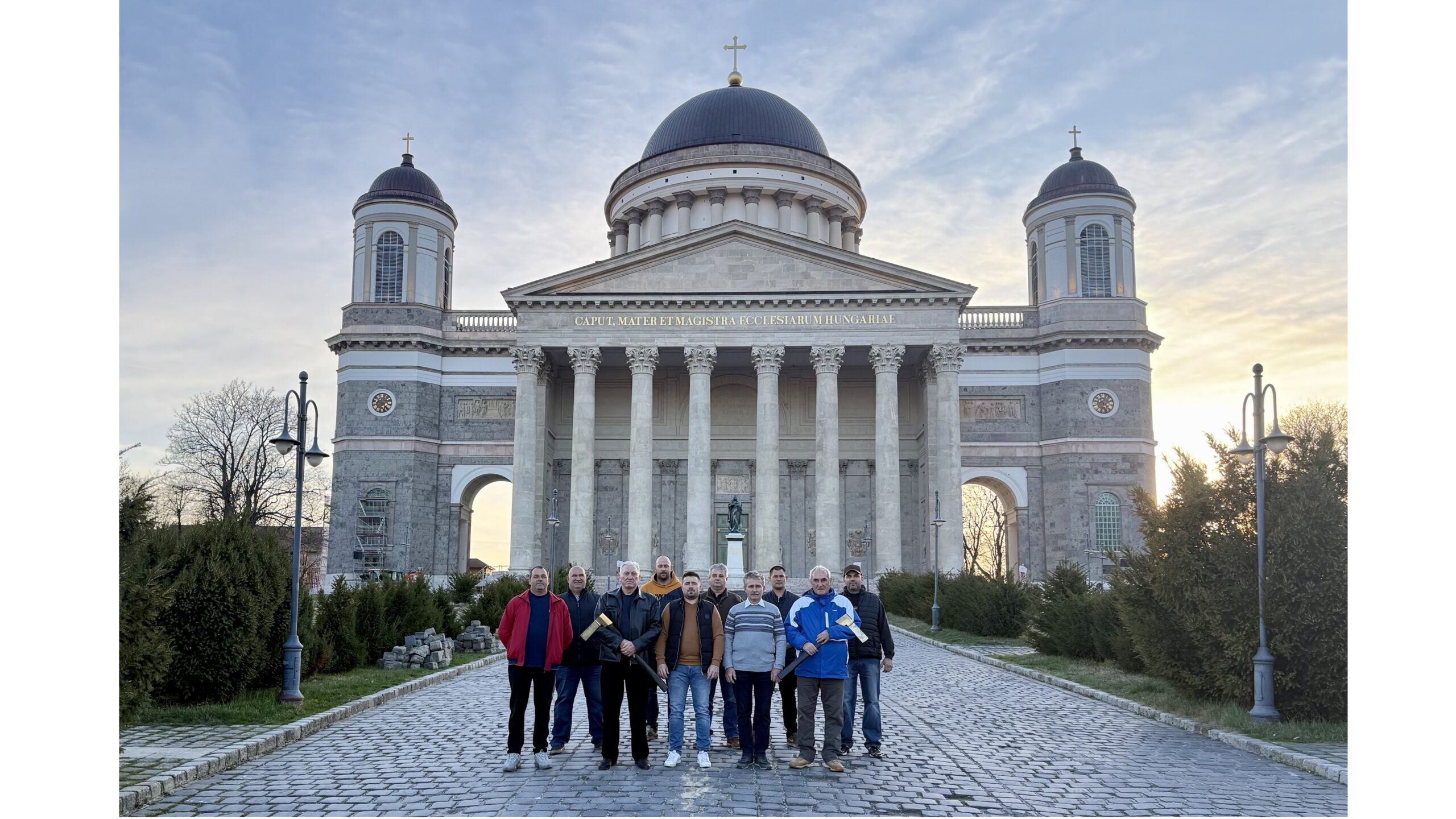 ESZTERGOMI ÁCSOKBARÁTI TÁRSASÁGA